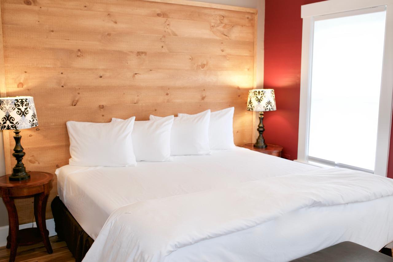 Inn at Kampfires Dummerston Center Bagian luar foto